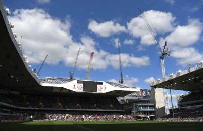 VIDEO Imagini senzaționale înaintea unei partide din Premier League » În plină criză de securitate pe stadioane, un steward a ajuns de râsul lumii