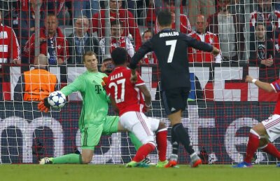 Veste-șoc! Sezon terminat pentru Neuer » Portarul lui Bayern a suferit o FRACTURĂ cu Real Madrid într-un moment decisiv al meciului
