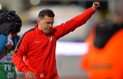 Mutu a dezvăluit cine e antrenorul care ar putea să-i ia locul lui Contra: "Îl avem în vizor"