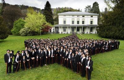 VIDEO 662 de persoane costumate în Charlie Chaplin au stabilit un record