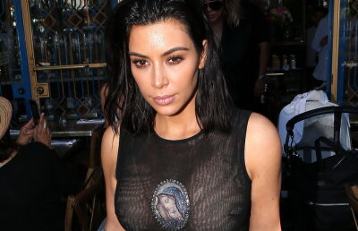 GALERIE FOTO Kim Kardashian, ţinută mega-controversată, dar la fel de sexy ca de obicei