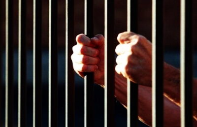 Un gardian a introdus în închisoare droguri, însă nu ţi-ai fi imaginat vreodată ce metodă a folosit!