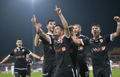 Situația unui titular de la Dinamo se complică! Evită să semneze prelungirea, iar FCSB stă la pândă 