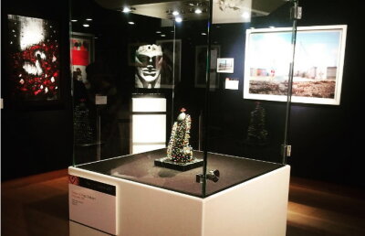 Un vibrator acoperit cu ace se vinde cu peste 5.000 de dolari