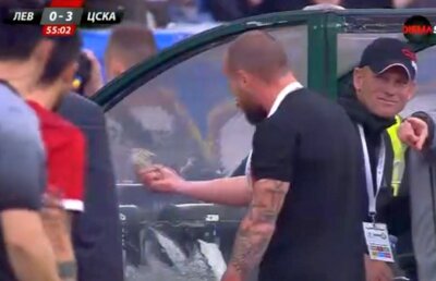 FOTO Nebunie la Sofia în derbyul Levski - ȚSKA! Thomas Neubert s-a prăbușit pe pistă, lovit de petarde și pietre! Alți doi antrenori de la ȚSKA răniți