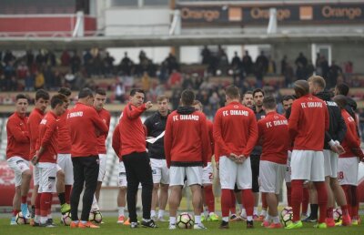 VIDEO + FOTO Fanii dinamovişti au făcut spectacol înaintea partidei cu FCSB » L-au convins pe Contra: "Sunt aproape de a rămâne" 