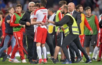 Dinamoviștii exultă după victoria cu FCSB: "Vedeți ce înseamnă dăruirea? Am bătut Steaua, sărbătorim acum!"