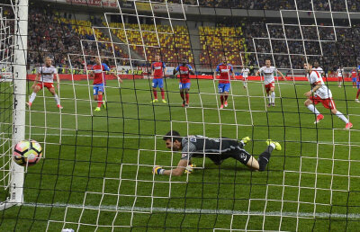 VIDEO Ce final de meci, ce final de campionat! Dinamo o bate în prelungiri pe Steaua şi reintră în cursa pentru titlu: scor 2-1