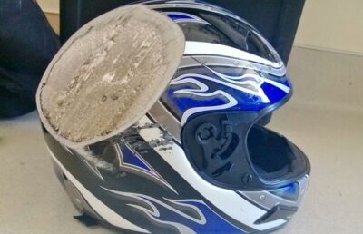 FOTO Imagini teribile: oamenii au supraviețuit, căștile nu prea! Cum arată în urma accidentelor