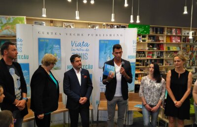 GALERIE FOTO Horia Tecău şi-a lansat cartea la Constanţa! Campionul de la Wimbledon le-a făcut un cadou copiilor