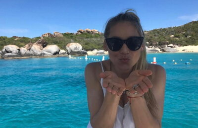 GALERIE FOTO Anna Kournikova a pozat în costum de baie