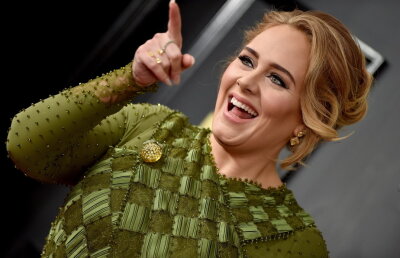 Ea este una dintre cele mai bogate tinere artiste din Marea Britanie. Are o avere fabuloasă!