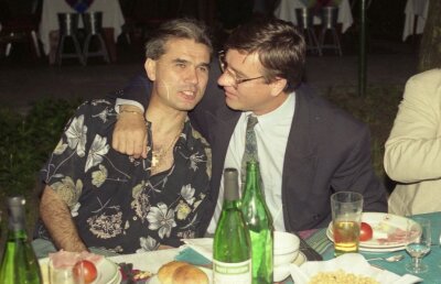 Perle din arhiva foto GSP »  Masa de la Cardiff » Anghel Iordănescu și Mircea Sandu au sărbătorit până dimineața calificarea la Mondialul din SUA