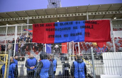 FOTO Suporterii celor de la FCSB le răspund suporterilor dinamoviști: "Nostradamus se înșală!"