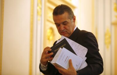 Incredibil! Gigi Becali îi face echipa lui Miriuță pentru meciul cu Viitorul » Noi contre cu CSU Craiova + Detalii despre situația lui Reghecampf