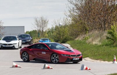 VIDEO+FOTO Test drive cu toată gama de electrice a celor de la BMW » Adrenalină la priză: i8 și i3 pe circuit