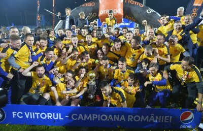 VIDEO+FOTO Campioană cu sufletul la gură » Viitorul a câștigat primul titlu din istorie! A primit medaliile și trofeul, dar FCSB merge la TAS