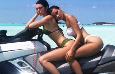 Una deja depăşeşte limita de senzualitate, însă două sunt absolut răvăşitoare! Imagini unice de la plajă