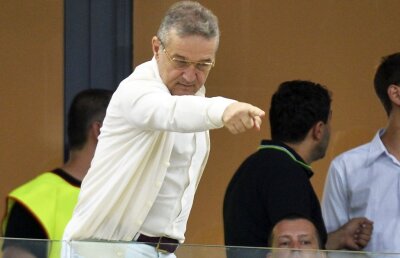 Becali îl impune în echipă pe jucătorul pe care Reghe nu l-a folosit: "Să joace în fiecare meci"