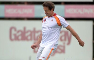 FOTO + VIDEO Hagi și Popescu s-au întors la Galatasaray pentru a aniversa 17 ani de la câștigarea Cupei UEFA » Ce actual star al turcilor s-a fotografiat cu Hagi