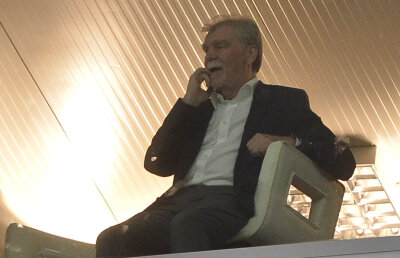 Perle din arhiva foto GSP » Bucuria titlului: cum a sărbătorit Dinu Gheorghe campionatul din 1999 cu Rapid