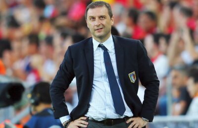 Aproape s-au înțeles! Antrenorul dorit de CSU Craiova vine în România pentru a semna contractul