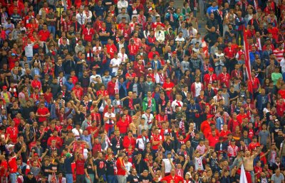 VIDEO Suporterii lui Dinamo au intrat pe teren pentru a sărbători alături de favoriți + FCSB n-a fost uitată nici azi