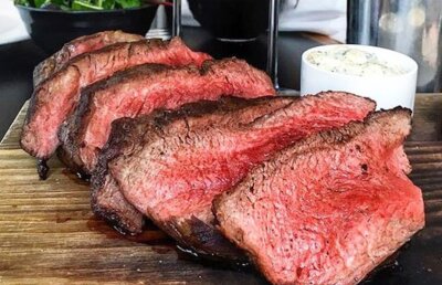 Adevărul despre lichidul roșu din fripturi: nu e sânge! Explicația te va surprinde