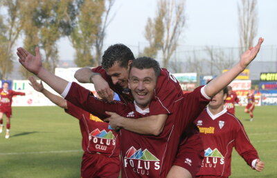 #Alături de "Coro" » Fostul fotbalist Cristian Coroian trece prin momente grele, iar colegii i-au sărit în ajutor! Campanie pe Facebook cu tricouri ale fotbaliștilor