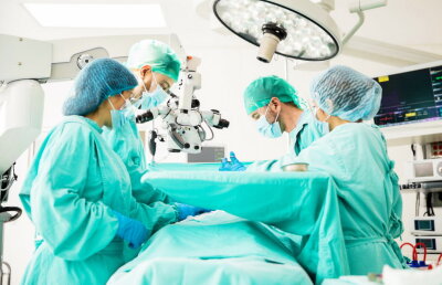 O femeie s-a trezit în timpul unei operaţii! Ce a urmat este absolut şocant