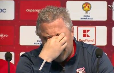 FOTO Marius Șumudică, în lacrimi la conferința de presă susținută înaintea finalei cu Voluntari!