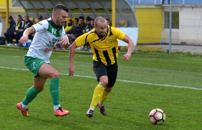 Situație incredibilă în care a ajuns un club din România! Suporterii au plătit jucătorii ca să vină de acasă să joace