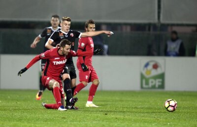  Concurent pentru postul de fundaș dreapta » Contra va băga un fotbalist în teste