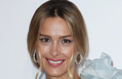 GALERIE FOTO A vrut să fie cea mai elegantă prezență de la Cannes, însă și-a arătat bikinii în fața tuturor!