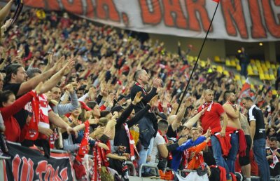 Dezvăluiri năucitoare ale unui jurnalist român: "SRI controlează galeriile de fotbal, așa s-a întâmplat și la Dinamo" 