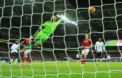 Accidentare de ultim moment » Portarul adversarei României va rata următoarea partidă din grupă