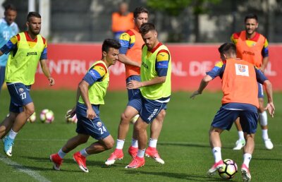 Antrenamente tari înainte de meciul cu Polonia! Jucătorii României au avut intrări dure: 3 "tricolori" au avut de suferit