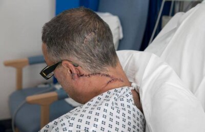 Un ultras al lui Millwall s-a luptat singur cu jihadiștii » Are 8 tăieturi pe cap, gât, brațe și abdomen!