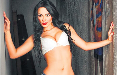 FOTO Au gânduri de nuntă » Cea mai focoasă iubită de fotbalist din Italia e aproape de căsătorie