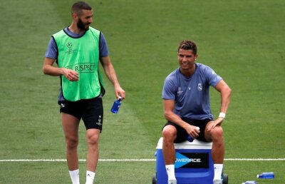 Benzema l-a apărat pe Ronaldo: "Nu e egoist, doar vrea să aibă mereu balonul" :D