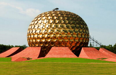 GALERIE FOTO Auroville, orașul în care nu sunt bani, religii sau politică