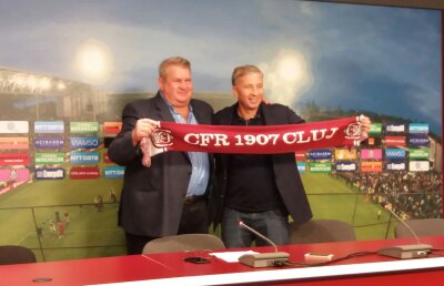 VIDEO Dan Petrescu, prezentat oficial la CFR Cluj » Mesaj clar al tehnicianului: "Momentan avem un lot slab numeric, timpul este scurt"