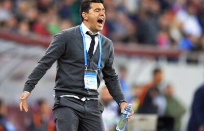 EXCLUSIV Contra mizează pe tineri » Decizia luată de antrenorul lui Dinamo cu o zi înainte de reunire