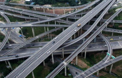 E uluitor ce au putut să construiască chinezii. Nu credeai că poate exista un asemenea nod rutier!