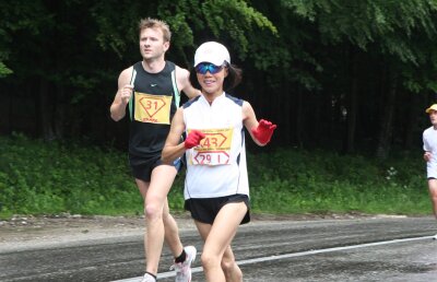 EXCLUSIV Superpoveste! O profesoară japoneză de 56 ani participă sâmbătă la Ștafeta Carpaților. Are 170 maratoane la activ și aleargă des traseul București - Sofia!