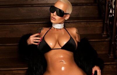 FOTO Amber Rose a spart toate topurile. A renunţat la bikini!