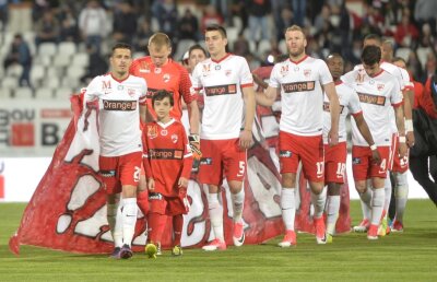 TOP 10 ciudățenii ale sezonului » Ce premieră a bifat Mulțescu în carieră + cum n-a avut Viitorul jucător în top 10 al tinerilor!