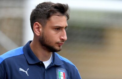 Momente dificile pentru Donnarumma după ce fanii au aruncat cu bani falși în el » Surprins în timp ce plângea