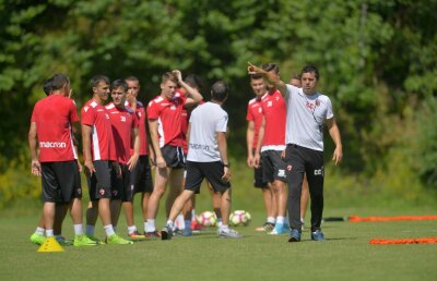 CORESPONDENȚĂ DIN SLOVENIA » Contra a revenit în cantonamentul lui Dinamo! Un jucător s-a antrenat separat