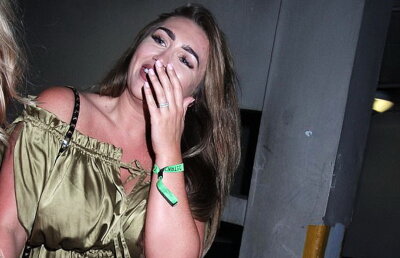 FOTO Lauren Goodger, apariție dezastruoasă. Paparazzi s-au înghesuit să o fotografieze
